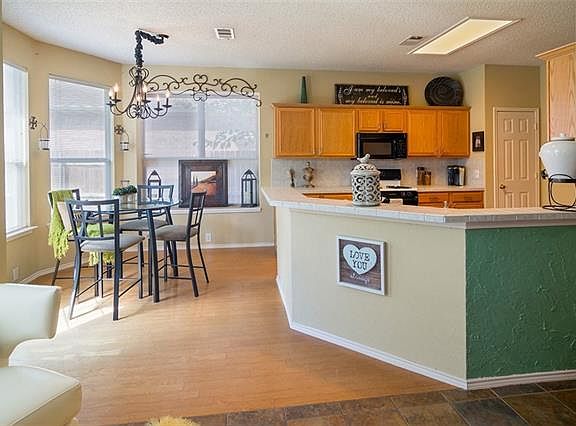 4th image of 4728 Parkmount Dr