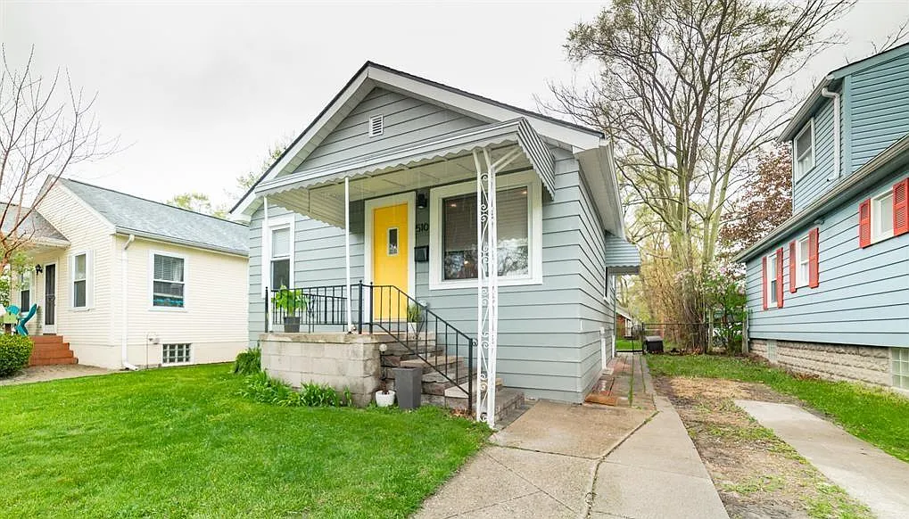2 bed, 800 sqft, $1,950 — Photo 1