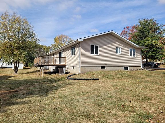 3rd image of 220 Lincoln Dr NE