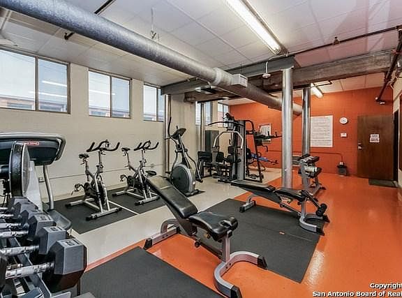 3rd image of 1331 S Flores St Suite 302