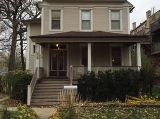 1943 W Greenleaf Ave, Chicago, IL 60626