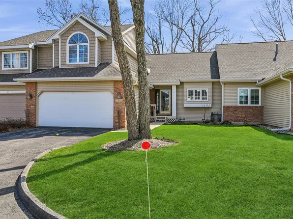 3315 Riverpointe Cir NE, Cedar Rapids, IA 52411