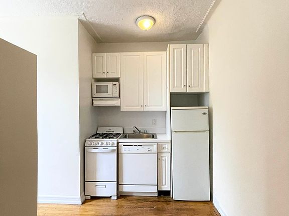 4th image of 146 W 79th St APT 4C