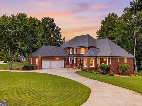 190 Oakhurst Leaf Dr, Milton, GA 30004