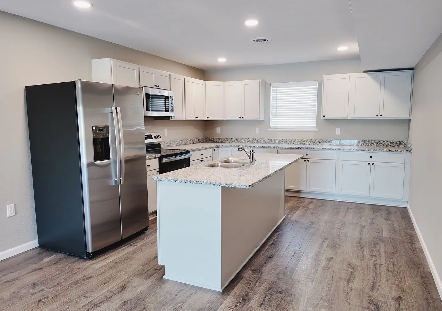 Parkview Apartments — Photo 1