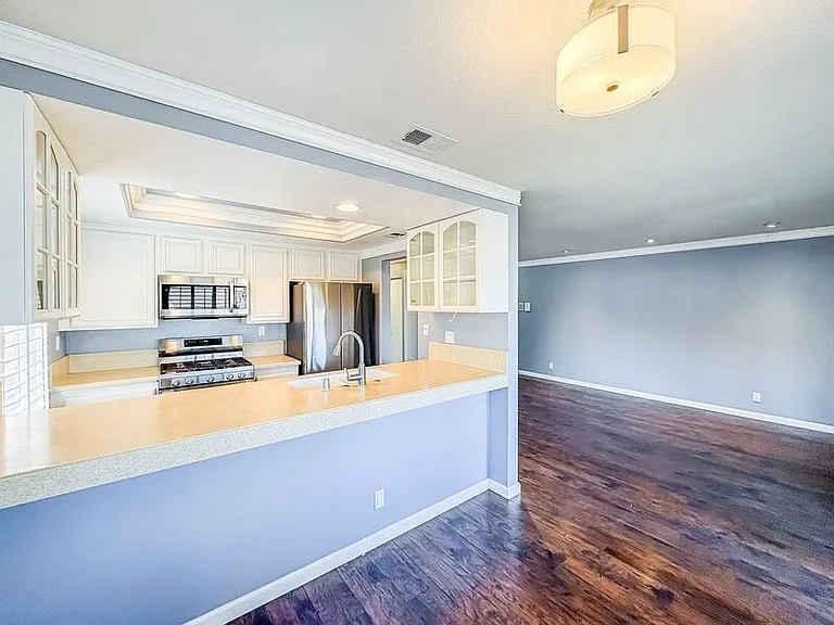 1020 Grape St — Photo 5