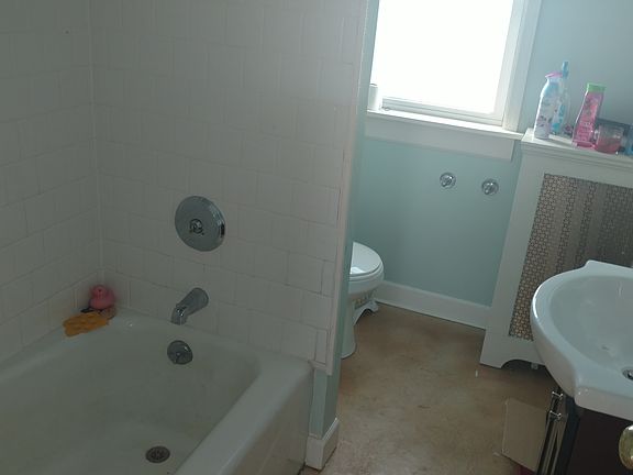 2nd floor bathroom