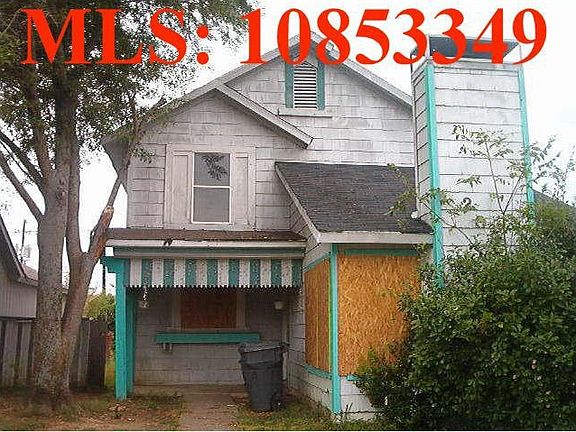 2033 New Haven Dr. - Front View