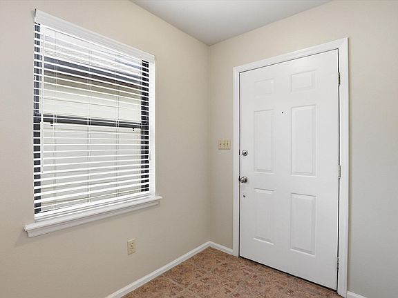 3rd image of 1736 Nestlewood Ln