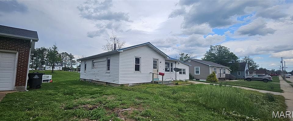 2nd image of 1212 Grand Ave
