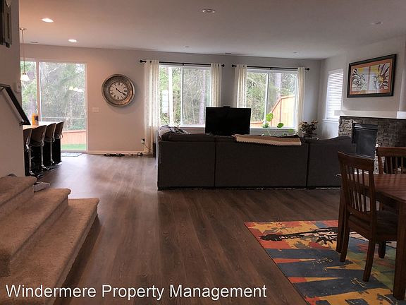 2nd image of 2403 NE Sunnymede St