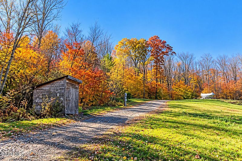 4th image of 307 E Hollow Road