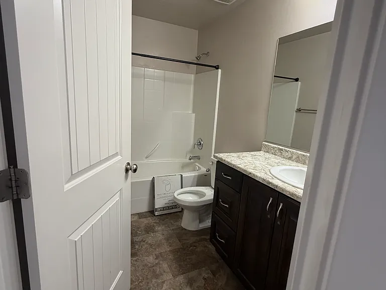 2710 N Clark Pkwy — Photo 13