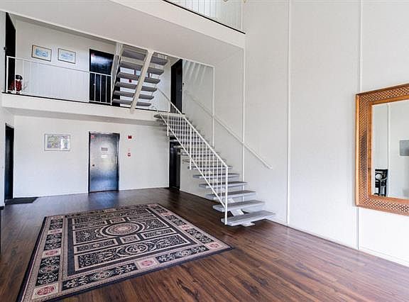 3rd image of 1945 Mount Vernon Ct APT 16