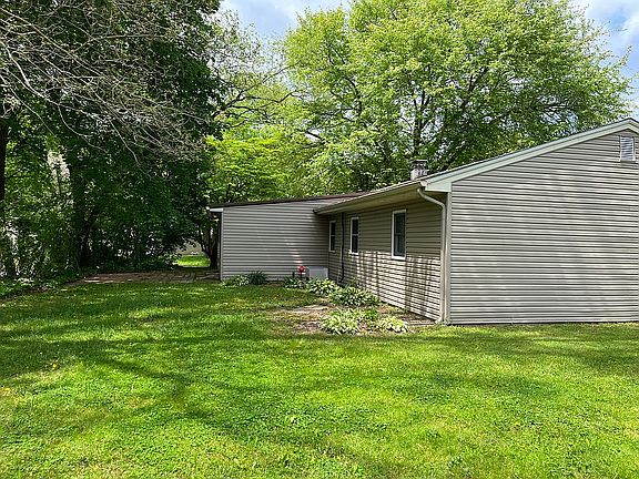 5th image of 80 Edgewood Rd