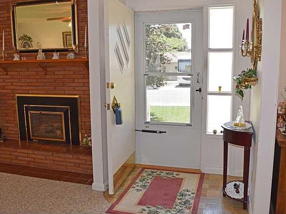 3rd image of 1131 Delphinium Dr