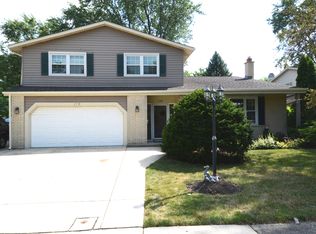179 W King Arthur Ct, Palatine, IL 60067
