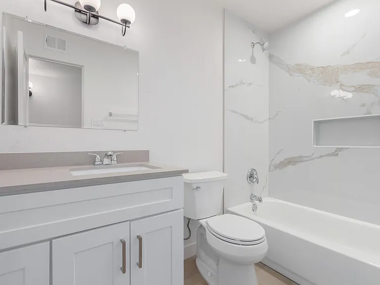 Hallway/Guest Bathroom with bathtub