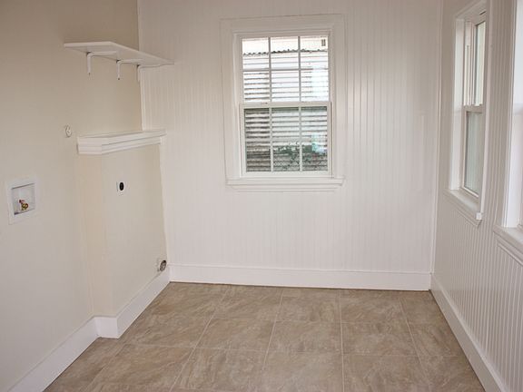 4th image of 1211 E Waco Ave