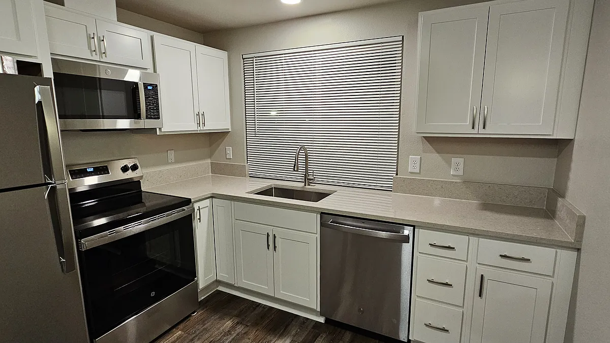 Quarts countertops - 1126 Sleater Kinney Rd SE #1