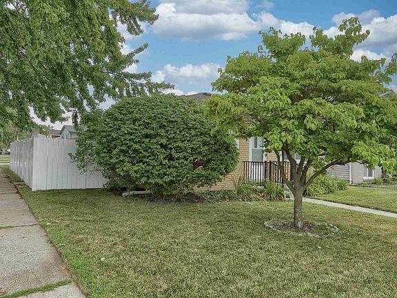3rd image of 24111 Cottrell St