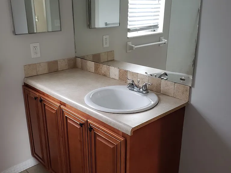 Del Rio Apartment Homes — Photo 18