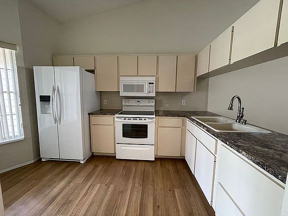 5th image of 6509 Cabbage Ln