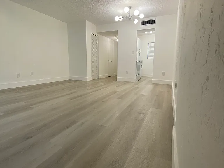 10901 N Kendall Dr #210 — Photo 21