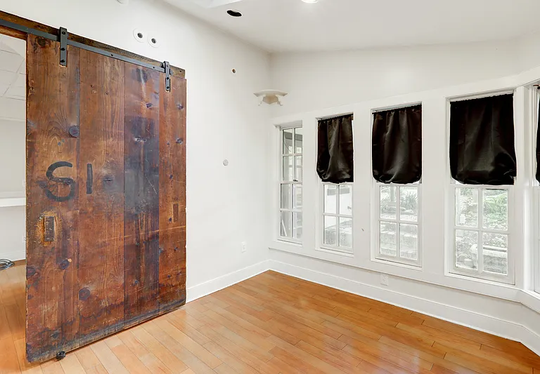 121 E Chestnut St #121B — Photo 5