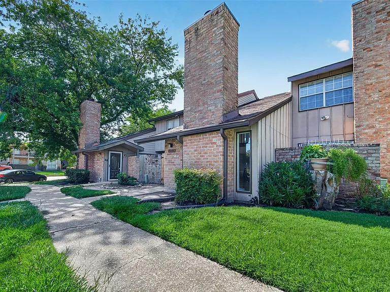 8046 Ellinger Ln — Photo 42