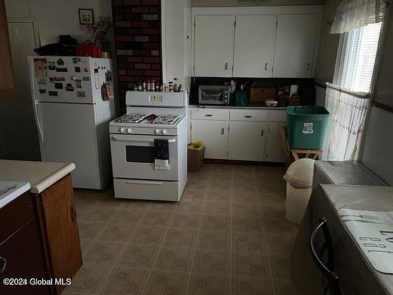 4th image of 317 W Clinton Street