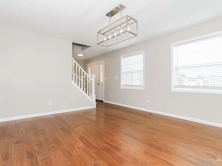 831 Harbor Pl — Photo 6