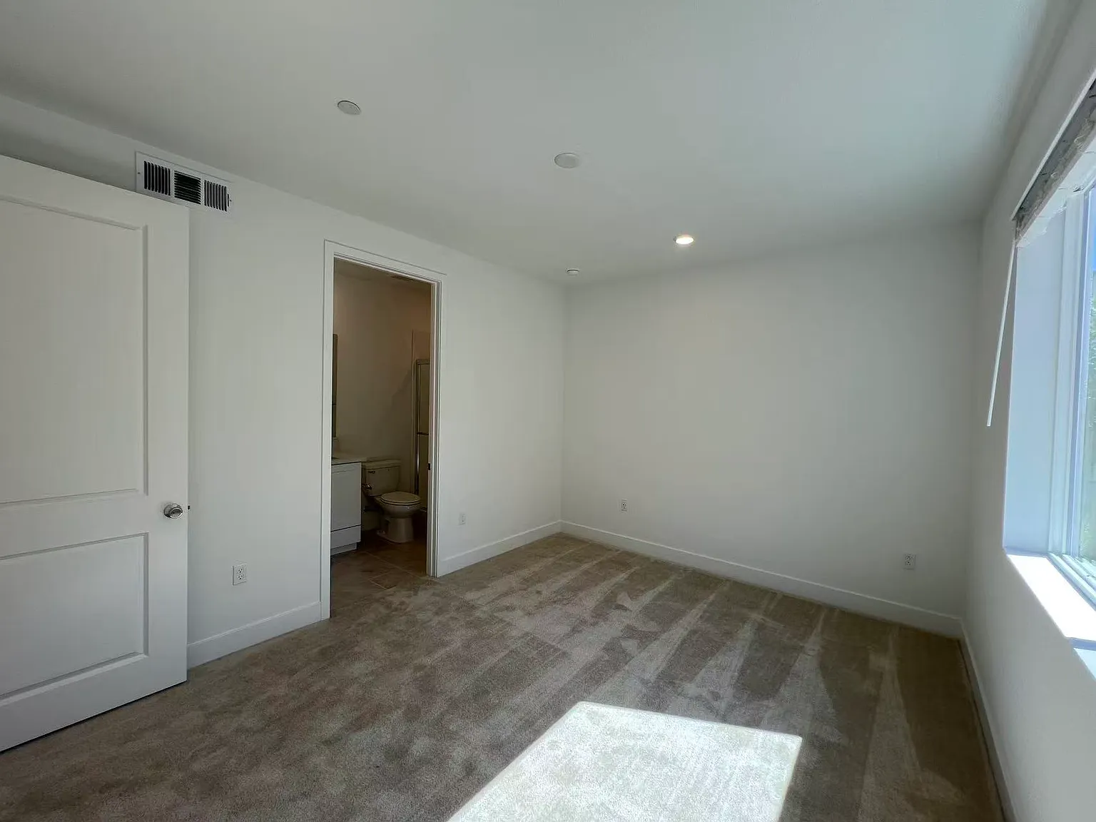 4 bed, 4.5 bath, 2206 sqft, $6,000 — Photo 3
