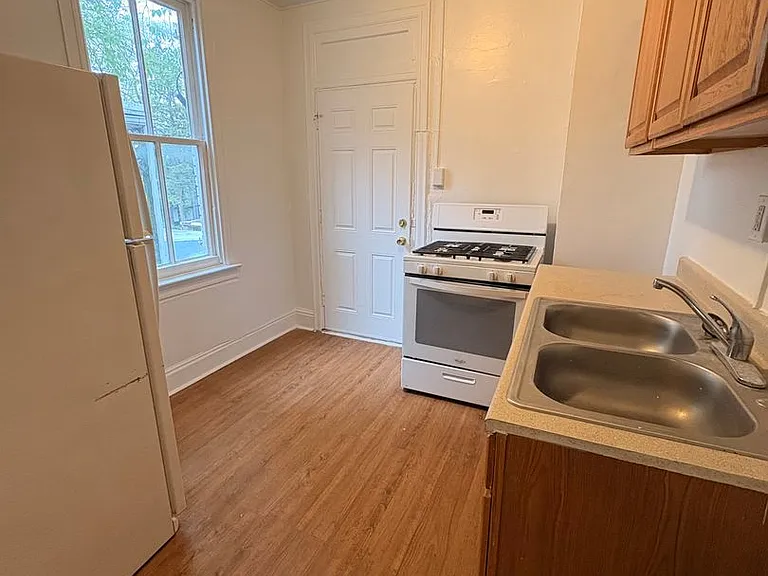 640 W Princess St #2 — Photo 9