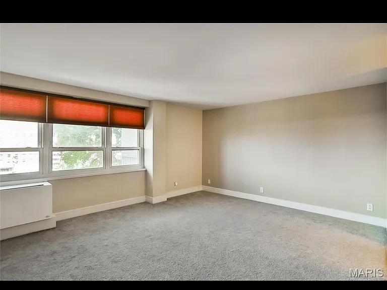 210 N 17th St #411 — Photo 16