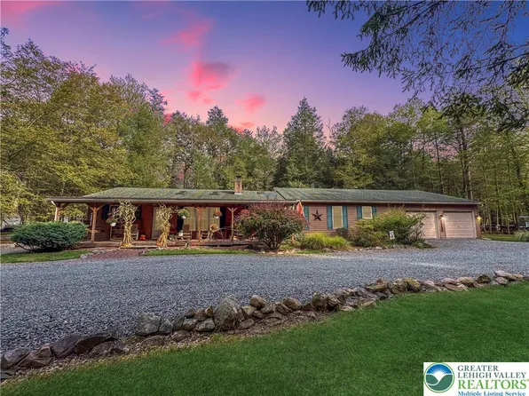 40 Lakeside Ln, Albrightsville, PA 18210