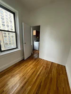 Rented by Peter R. Hungerford, LREB | media 18