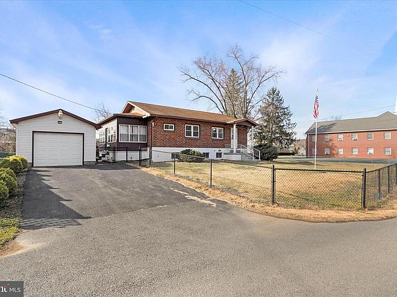 4th image of 64 S Old Mill Dr