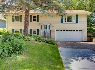 1058 Pike Lake Dr, New Brighton, MN 55112