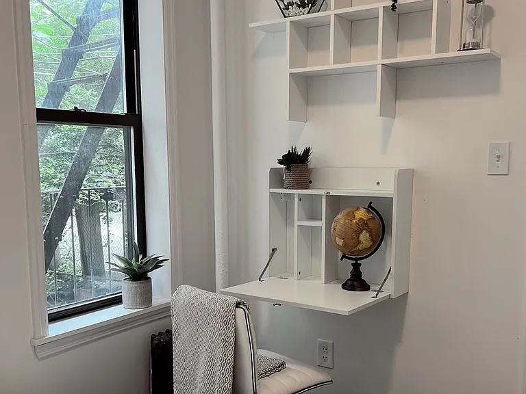 2403 Cambreleng Ave — Photo 3