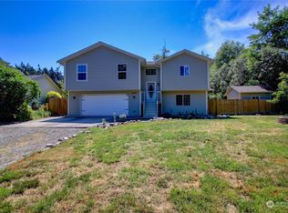 2243 Williams Rd, Oak Harbor, WA 98277