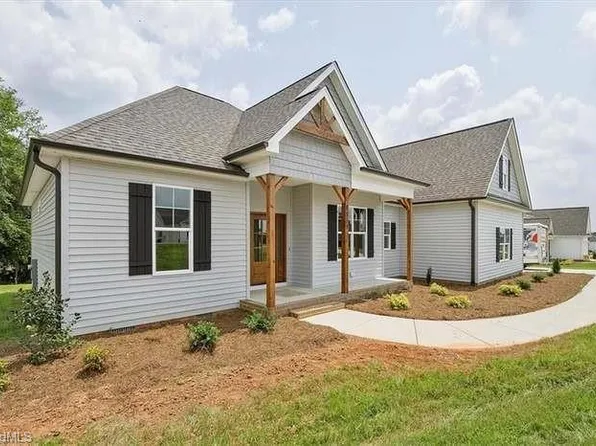 8869 Belews Ridge Rd, Stokesdale, NC 27357