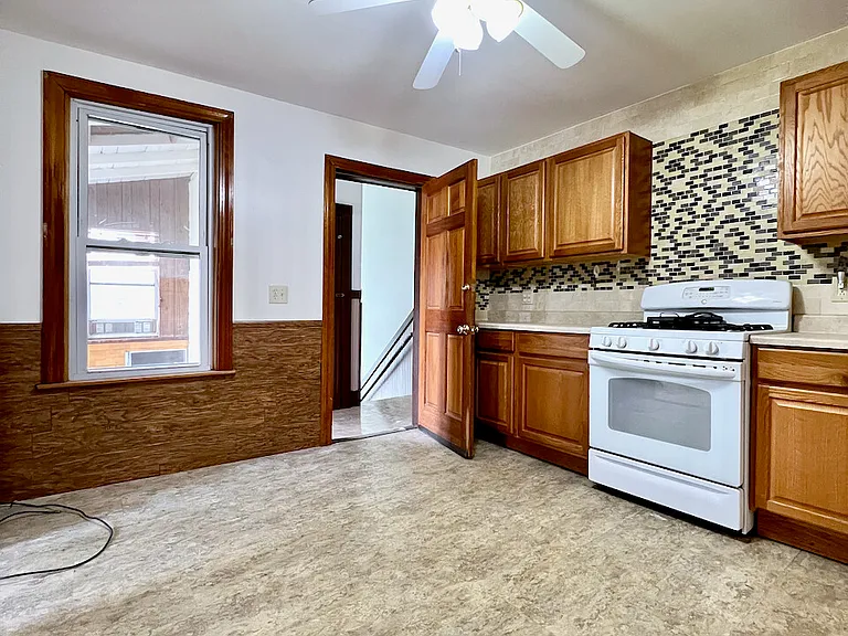 312 Washington St #3 — Photo 10