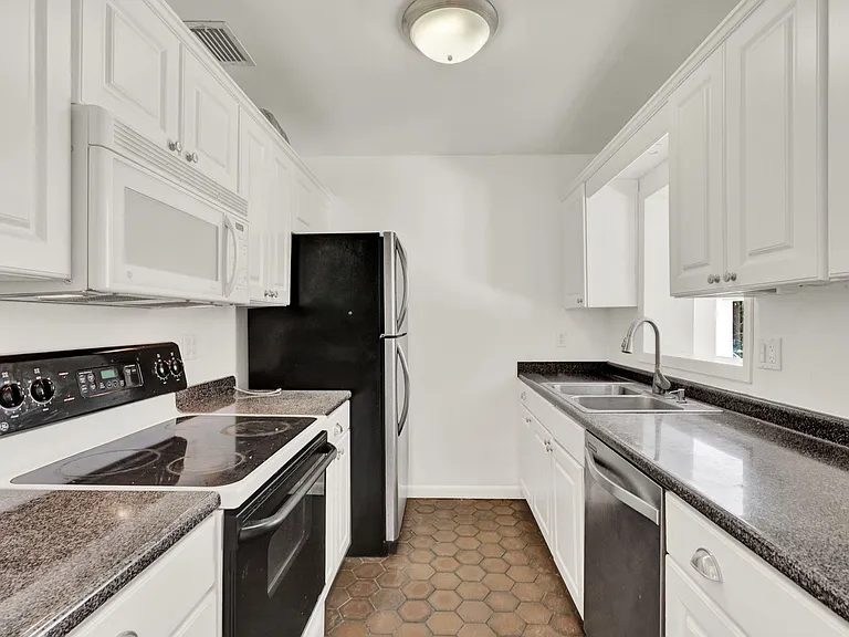 3345 Lila Dr — Photo 5