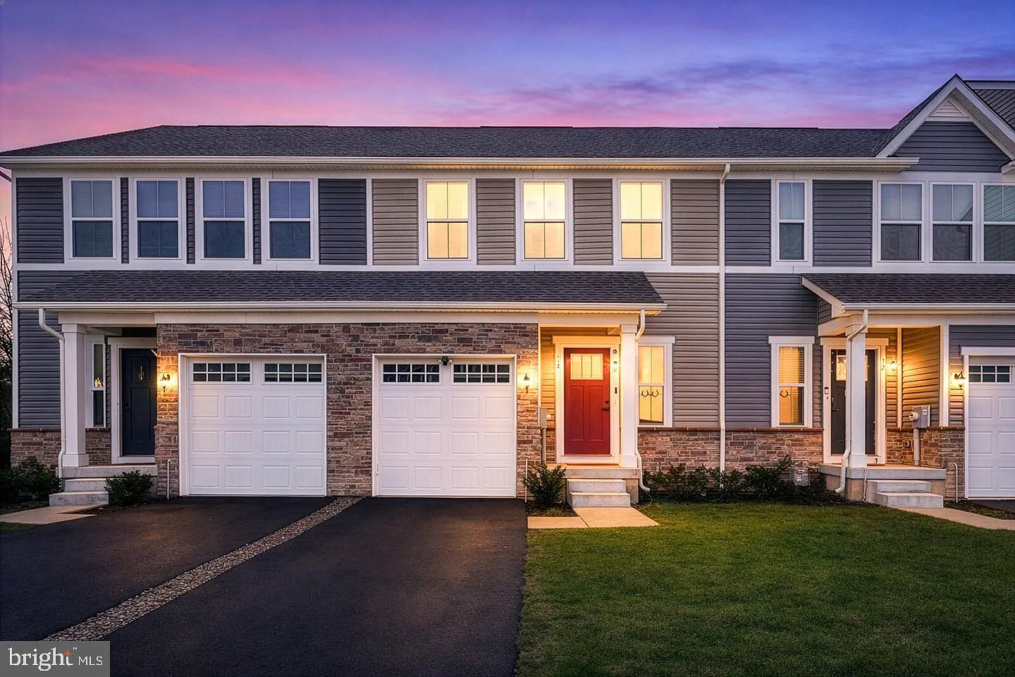 3 bed, 3.5 bath, 2462 sqft, $4,300 — Photo 1