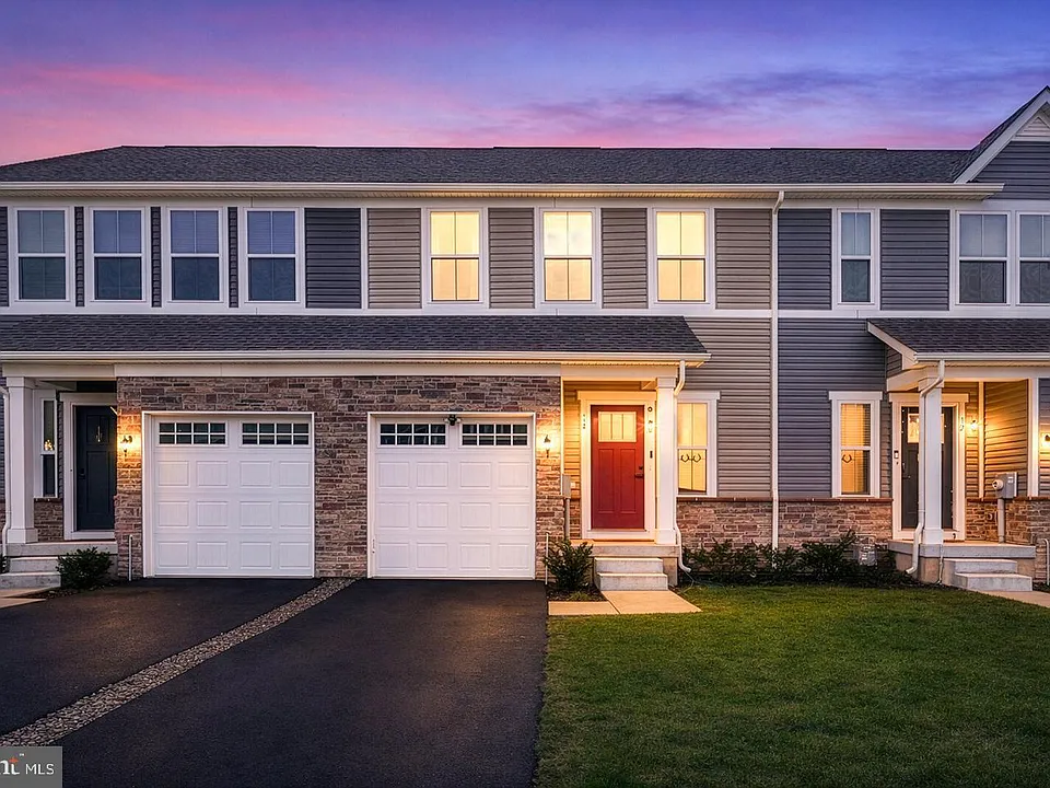 14 Pratt Ln