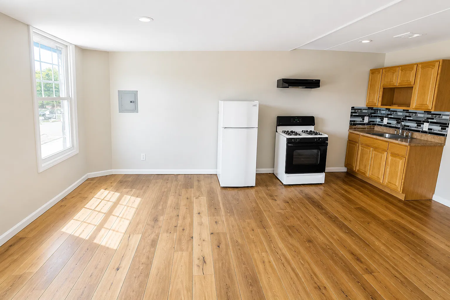 3 bed, $1,995 — Photo 2