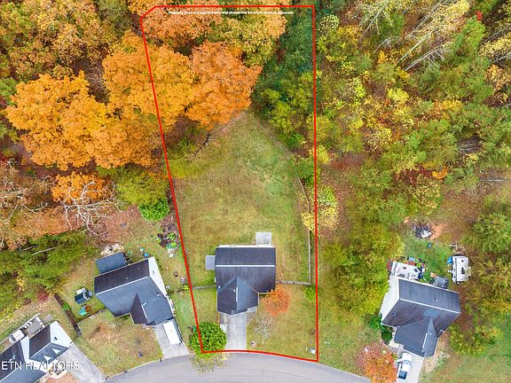 3rd image of 416 Dogwood Glen Ln