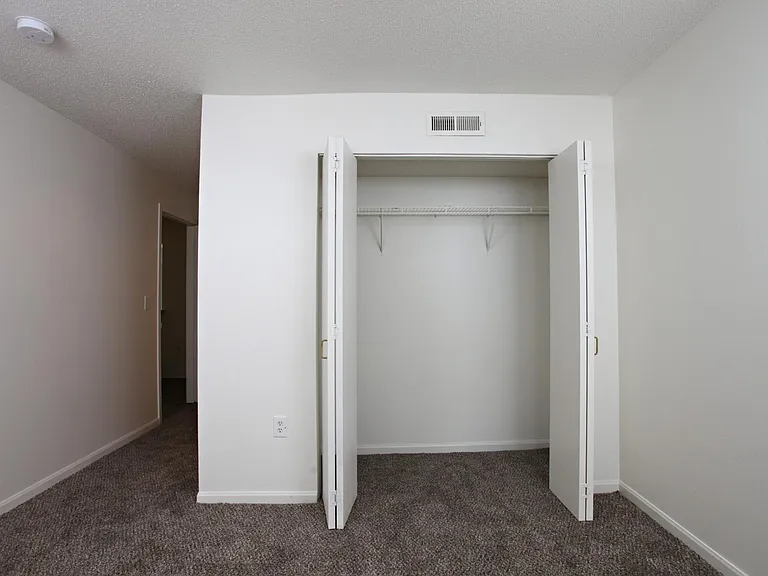 Rockridge Apartments — Photo 13