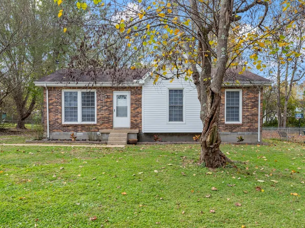 133 Batey Cir, Dickson, TN 37055